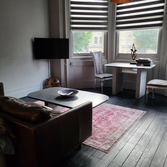 Elegant Studio In Central Hove - 5 Min Walk To Beach - 10 Min To 브라이턴 외부 사진