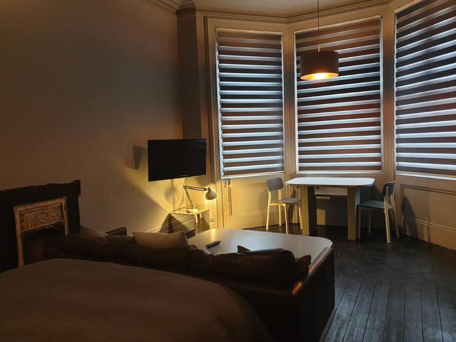 Elegant Studio In Central Hove - 5 Min Walk To Beach - 10 Min To 브라이턴 외부 사진