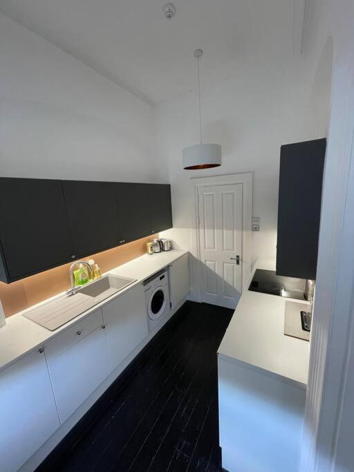 Elegant Studio In Central Hove - 5 Min Walk To Beach - 10 Min To 브라이턴 외부 사진