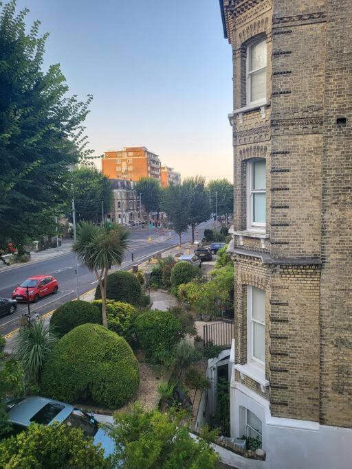 Elegant Studio In Central Hove - 5 Min Walk To Beach - 10 Min To 브라이턴 외부 사진