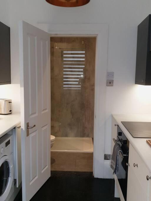 Elegant Studio In Central Hove - 5 Min Walk To Beach - 10 Min To 브라이턴 외부 사진