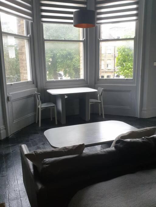 Elegant Studio In Central Hove - 5 Min Walk To Beach - 10 Min To 브라이턴 외부 사진