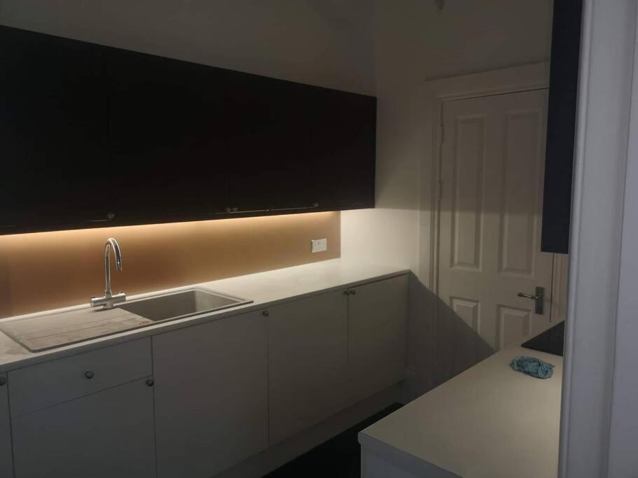 Elegant Studio In Central Hove - 5 Min Walk To Beach - 10 Min To 브라이턴 외부 사진